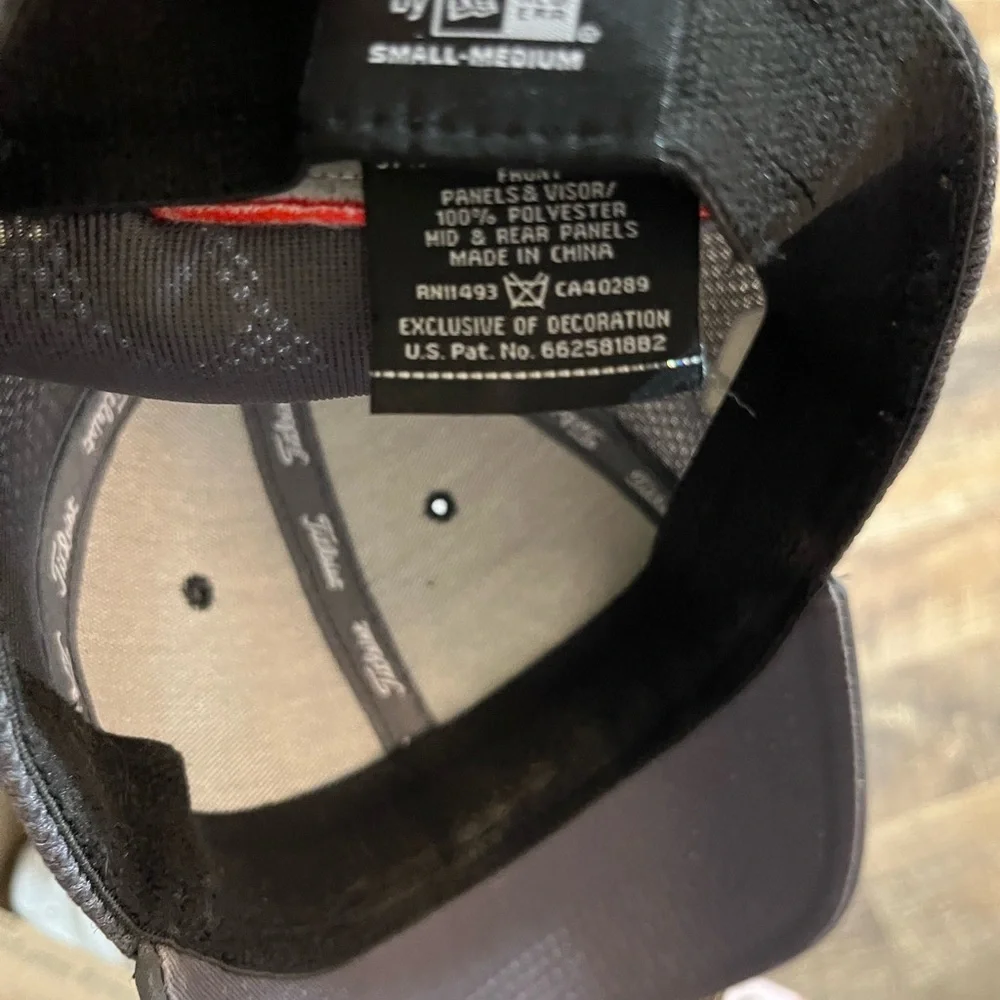 Titleist Pro V1 Footjoy Gray Hat